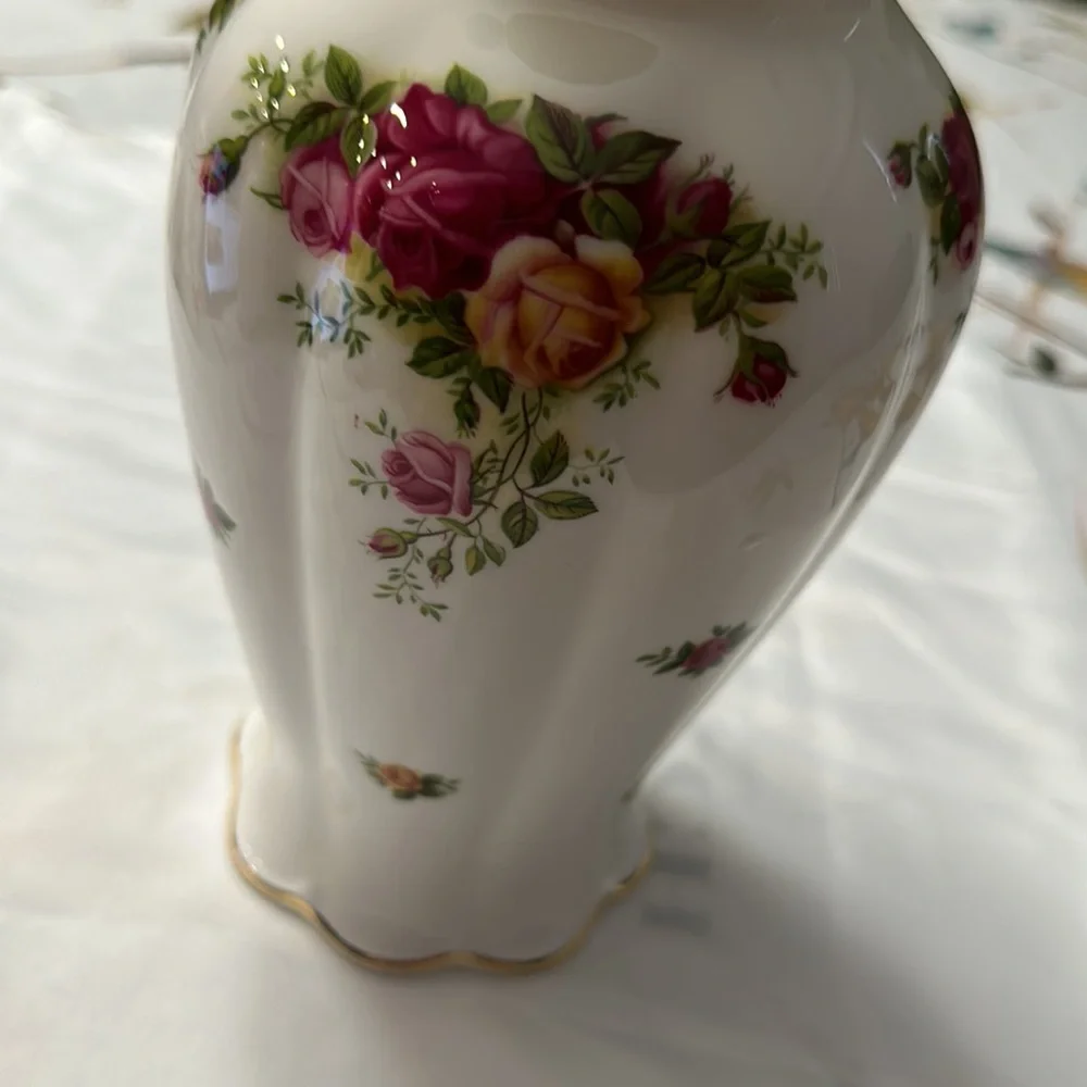 RARE 9” Large Royal Albert Old Country Roses Green Border Vase 1962 England